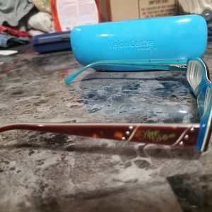 Apple buttoms prescription glasses